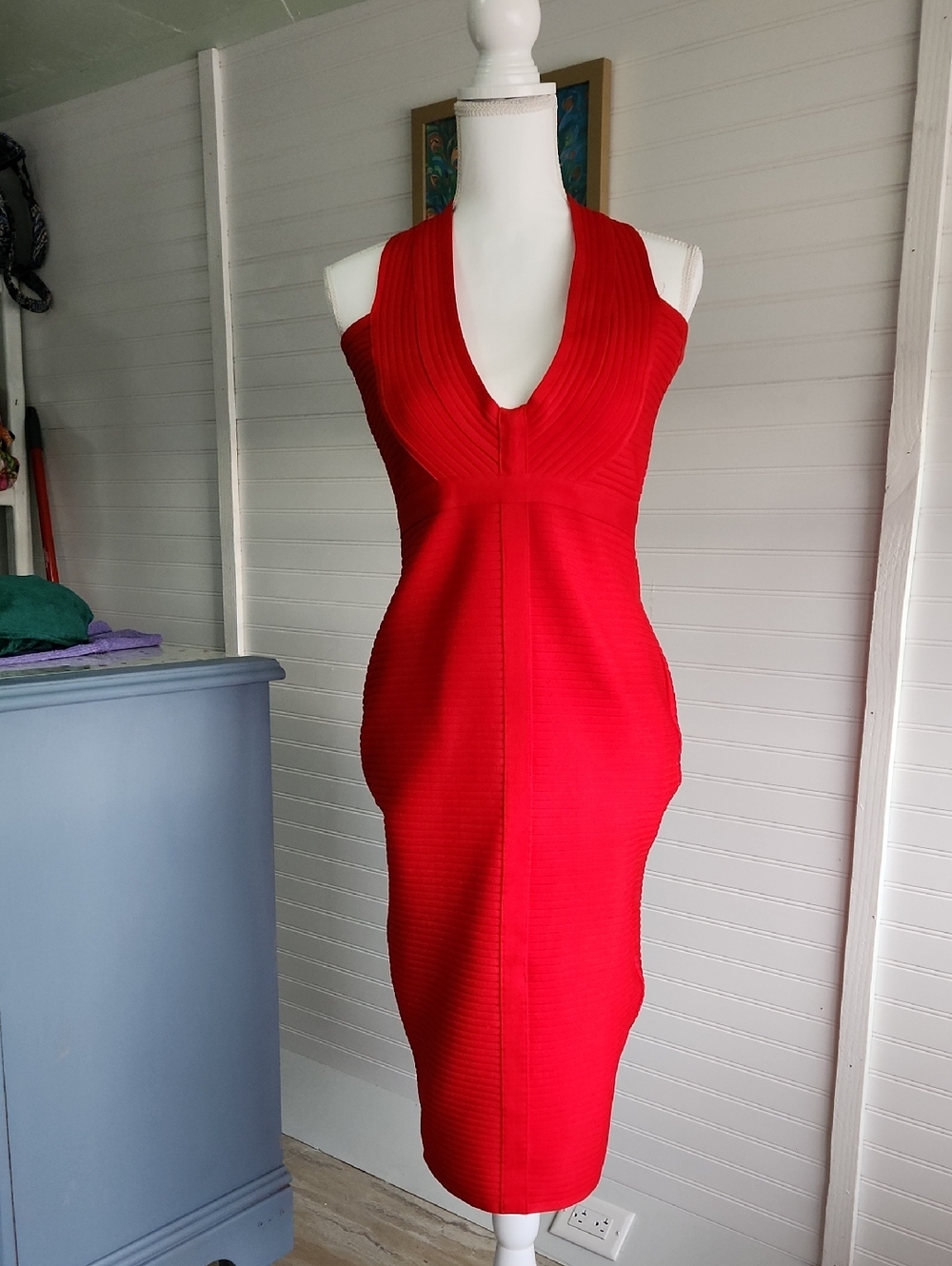 Red Sleeveless V-Neck Bodycon Dress
